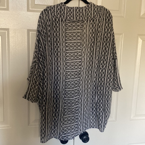 Gray and white cardigan sweater - Picture 4 of 4